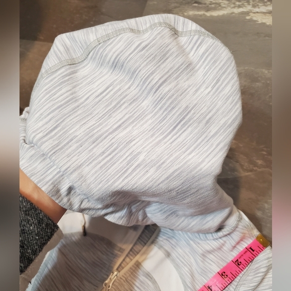 Lululemon Stride zip hooded jacket. Striped. Heathered grey and white. Size 2. - Picture 11 of 16